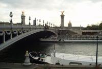 im Hintergrund der Invalidendom