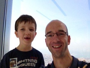 Arvid und Micha auf dem Burj Khalifa